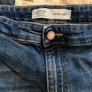 Signature High-Rise Levi- Strauss stretch shorts